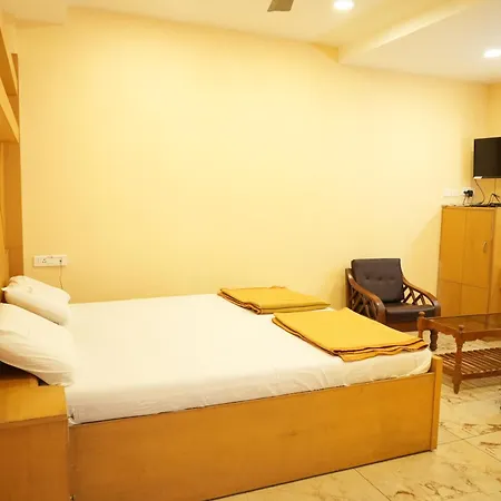 Sri Krishnan Residency Hotel Pollāchi Exterior photo